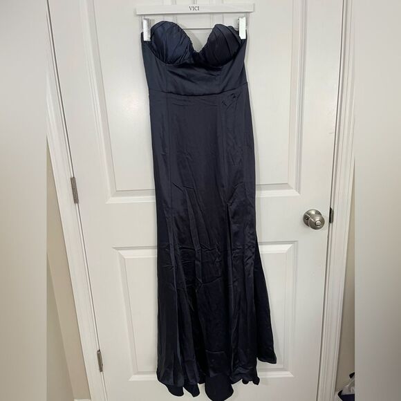 Nwt SELFIE LESLIE
BRONTE HIGH SPLIT GATHERED BUST MAXI DRESS INK - Picture 2 of 4